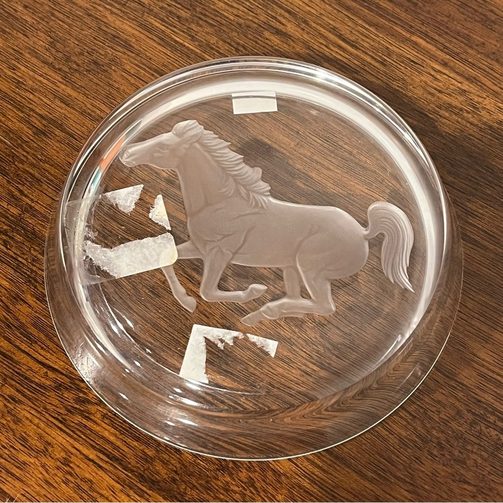 Hoya Etched Crystal Intaglio Prancing Horse Wine Bottle Coaster or Plate - Picture 2 of 6